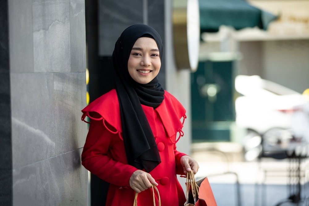 Woman Hands Holding Shopping Bags Shopping Shoppin XHF77GT